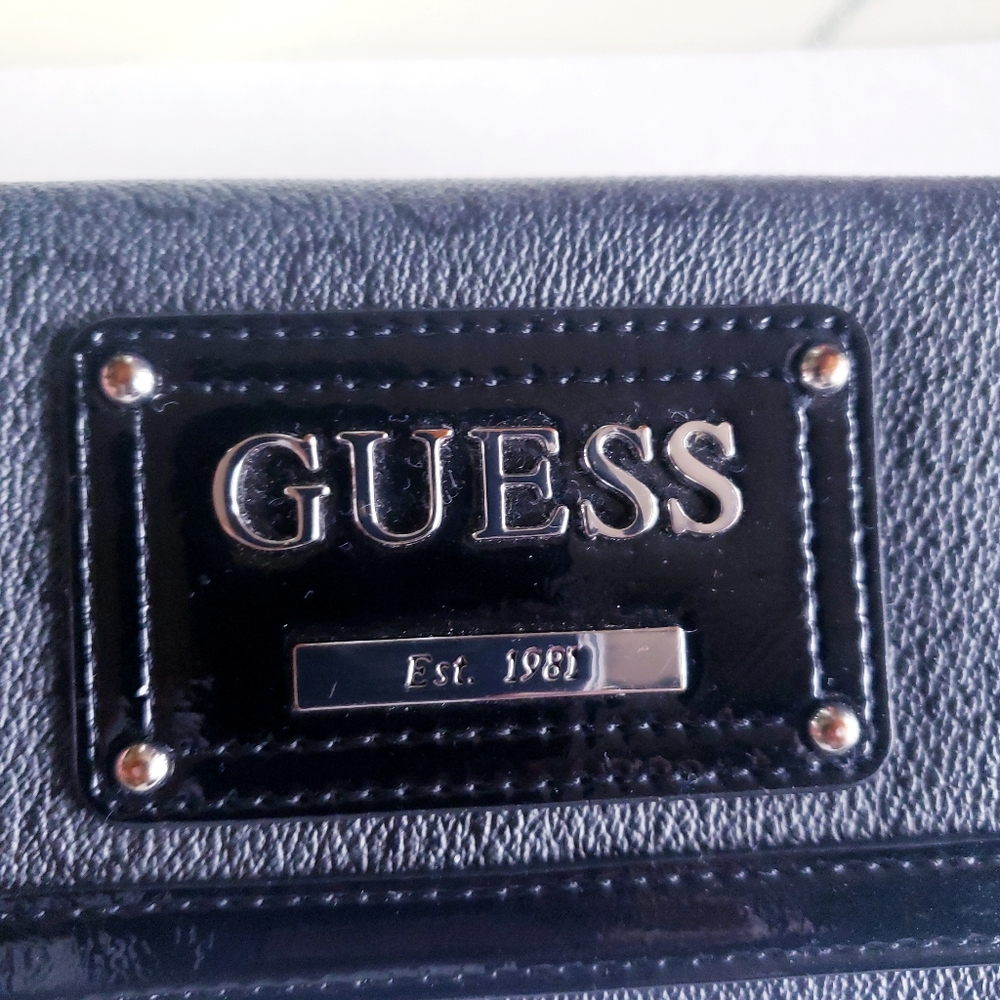 Guess Wallet - Picture 4 of 8